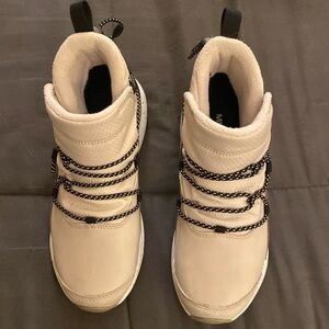 Merrell Women's Bravada 2 Thermo Demi Waterproof Size 7